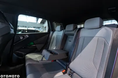 Car image 40