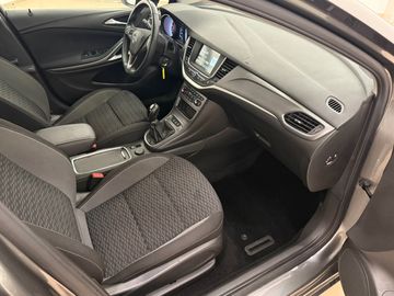 Car image 14