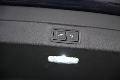 Car image 40