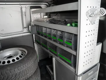 Car image 23