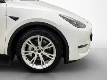 Car image 35