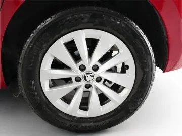 Car image 26