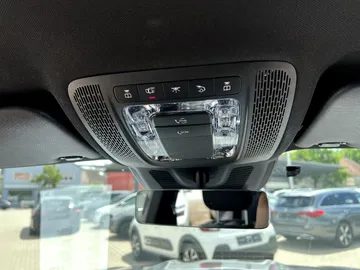 Car image 27