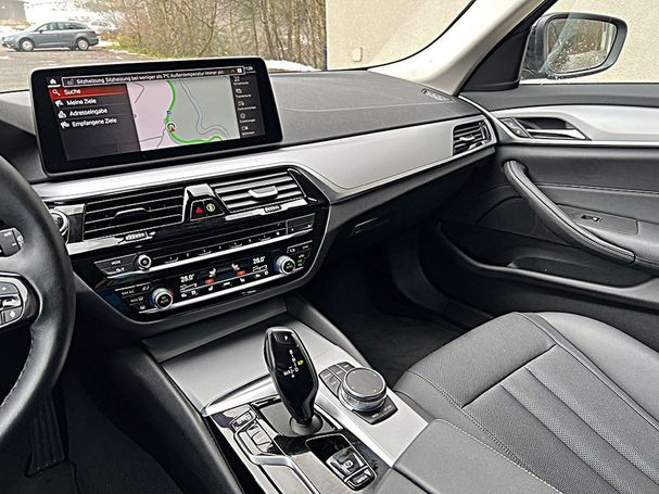 BMW 520d Touring xDrive 140 kW image number 7