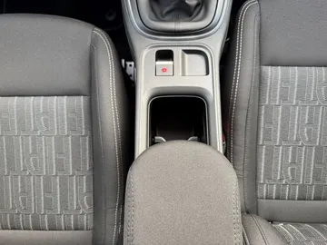Car image 31