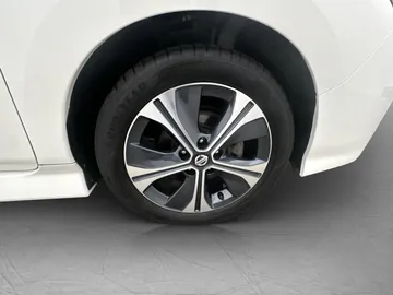 Car image 34