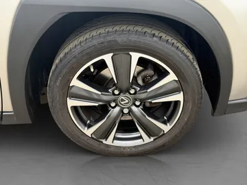 Car image 27