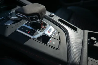 Car image 32