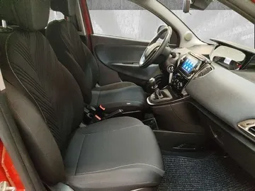 Car image 15