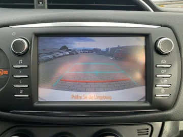 Car image 27