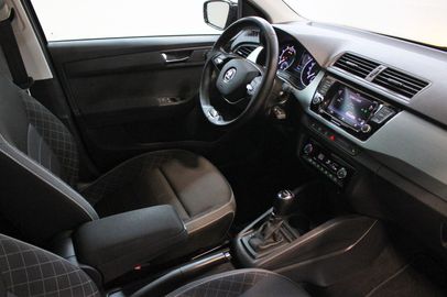 Car image 10