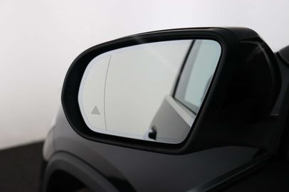 Car image 32