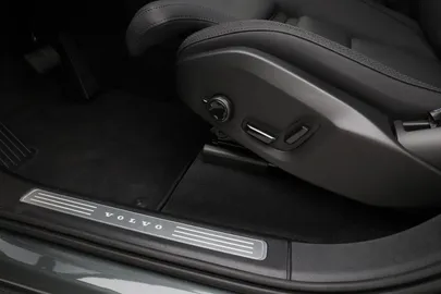 Car image 48