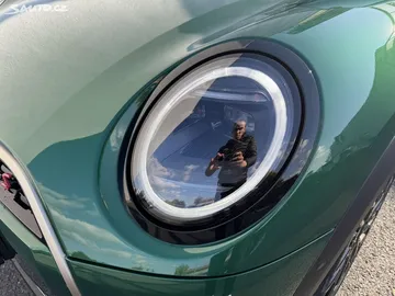 Car image 36