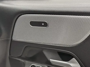 Car image 36