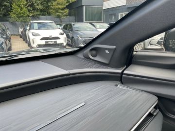 Car image 29