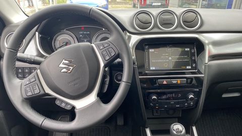 Car image 13