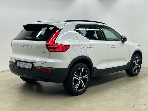 Volvo XC40 B4 Plus Dark 145 kW image number 4