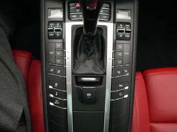 Car image 30