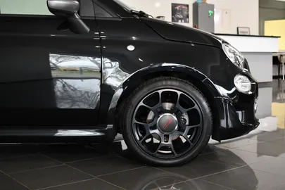 Car image 30