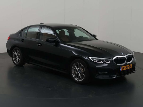 BMW 330 e M 215 kW image number 23