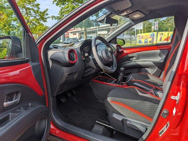 Toyota Aygo X 53 kW image number 12