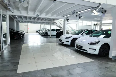 Car image 24
