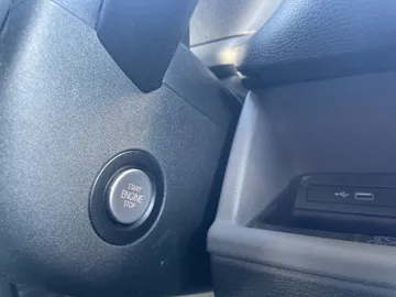 Car image 32