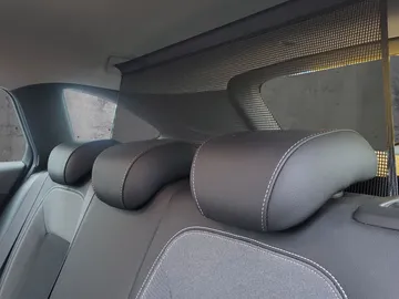 Car image 33