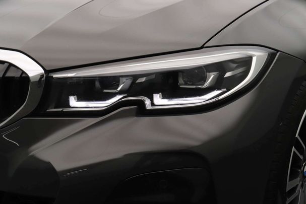 BMW 320i 135 kW image number 24