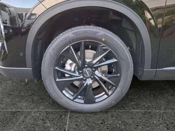 Car image 24