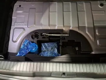 Car image 34