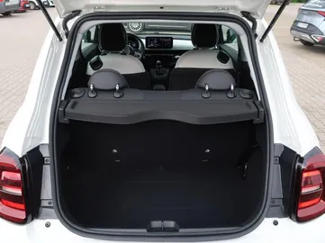 Car image 28