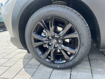Car image 17