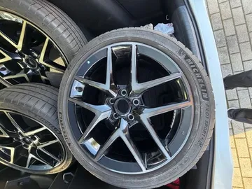 Car image 19