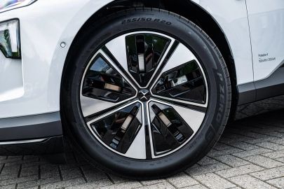 Car image 36
