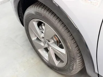 Car image 27