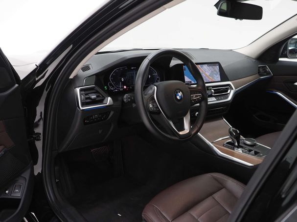 BMW 330 e Touring M 215 kW image number 17