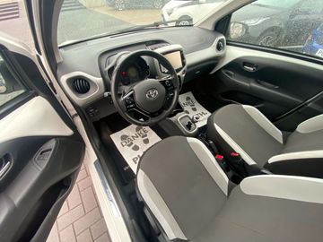 Car image 9