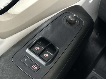 Car image 37