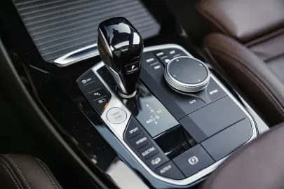 Car image 32