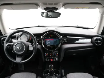Car image 33