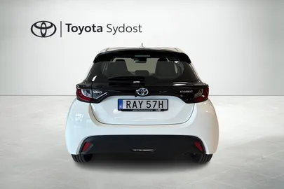 Car image 3