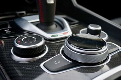 Car image 37