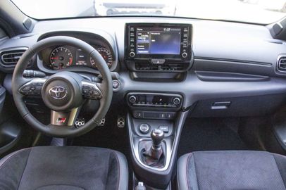 Car image 13