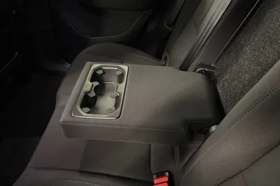 Car image 38