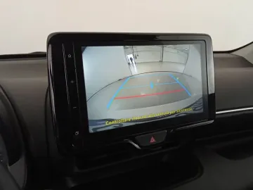Car image 17