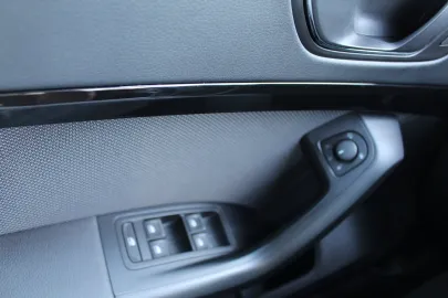 Car image 38