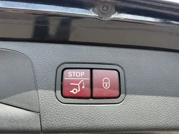 Car image 32