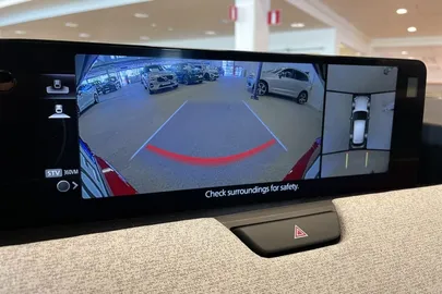 Car image 16